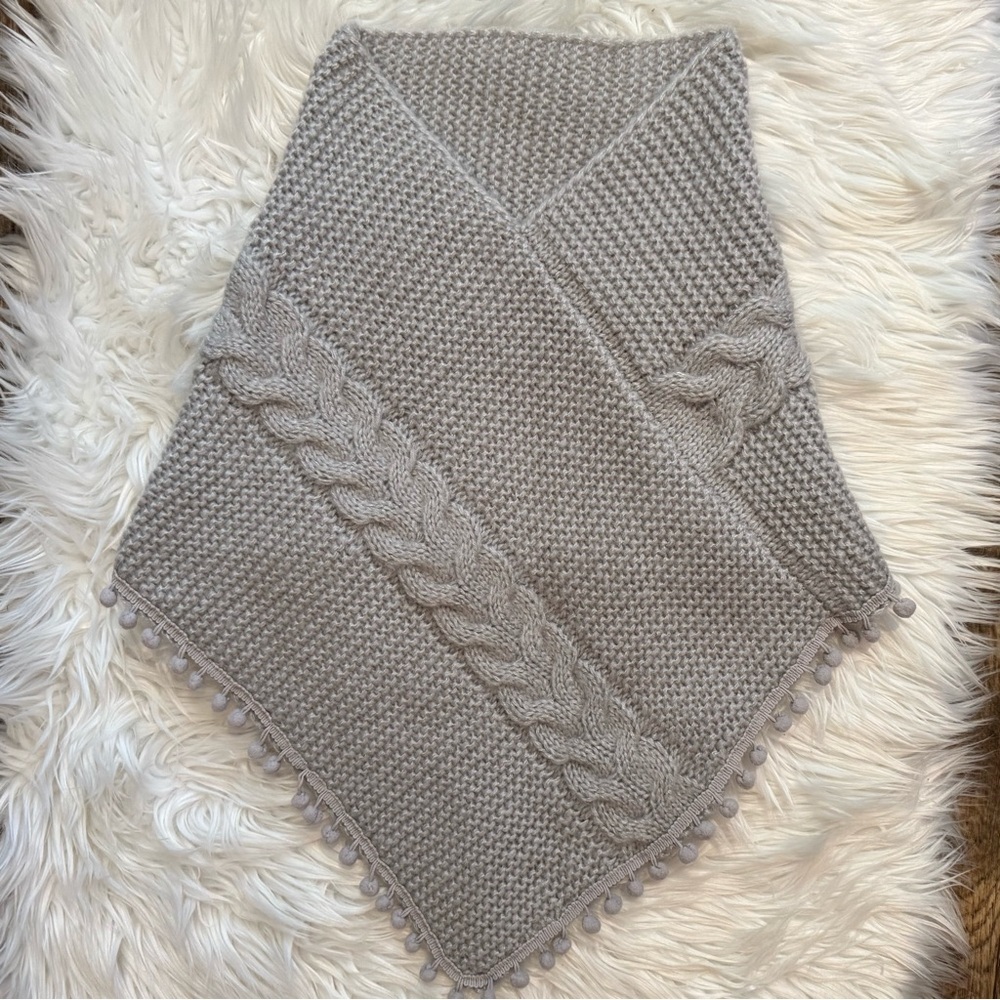 Girls Gray Cable Knit Poncho Shawl Pom Pom Trim One Size‎ Cozy Winter